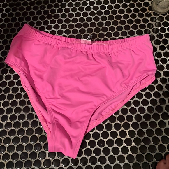 Multi colored Tankini set size 18. Slight padding in the bra. Swimsuit - Picture 3 of 3